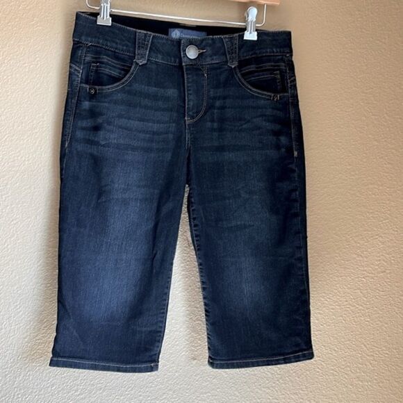 Democracy Jeans Shorts Size 4 Long, dark denim - Picture 1 of 12